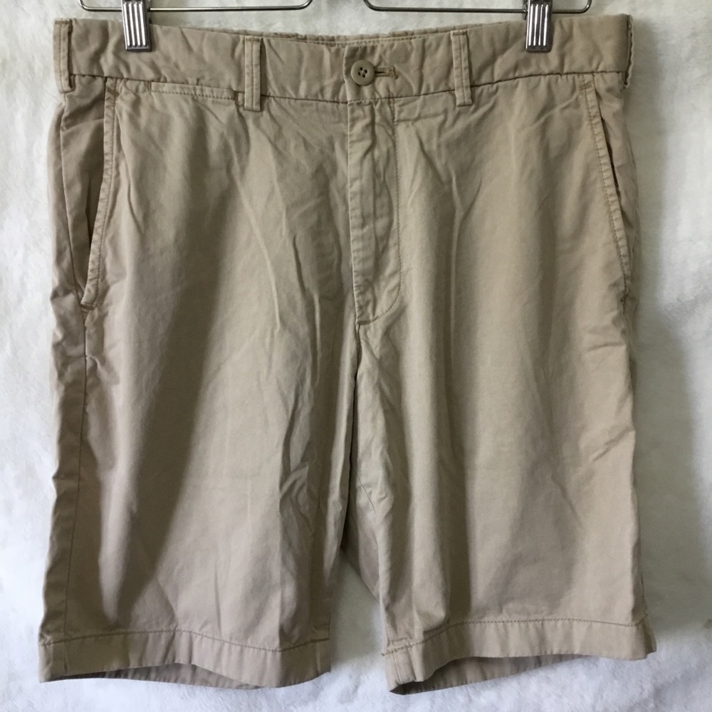 Uniqlo Men’s Beige Flat Front Shorts in Khaki